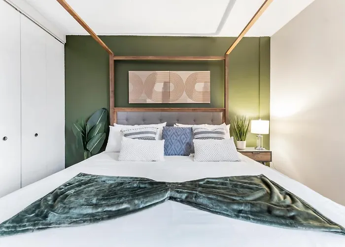 Downtown King Bed Rooftop Fitness Center Flr View Casa de férias