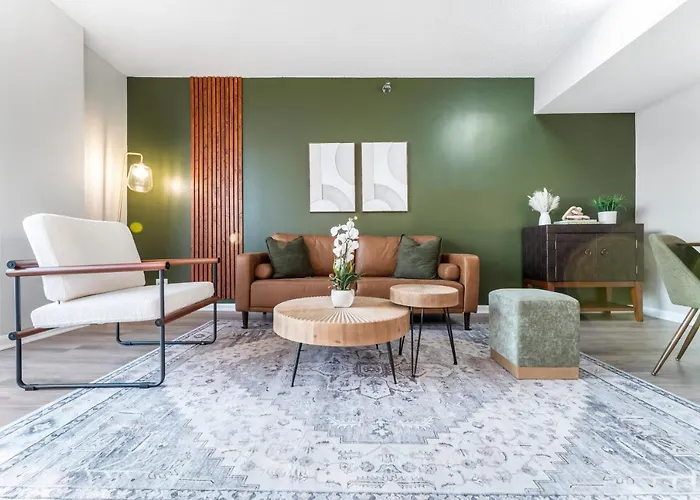 Downtown King Bed Rooftop Fitness Center Flr View * Oak Park